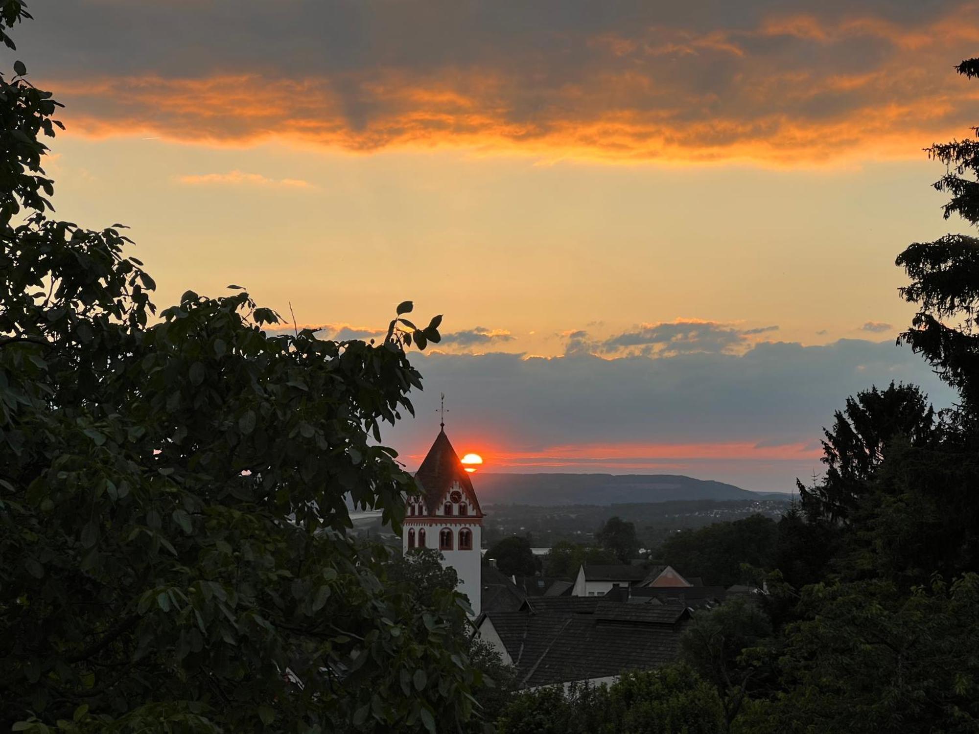Wohnung Mit Schoenem Aussicht Bendorf Luaran gambar